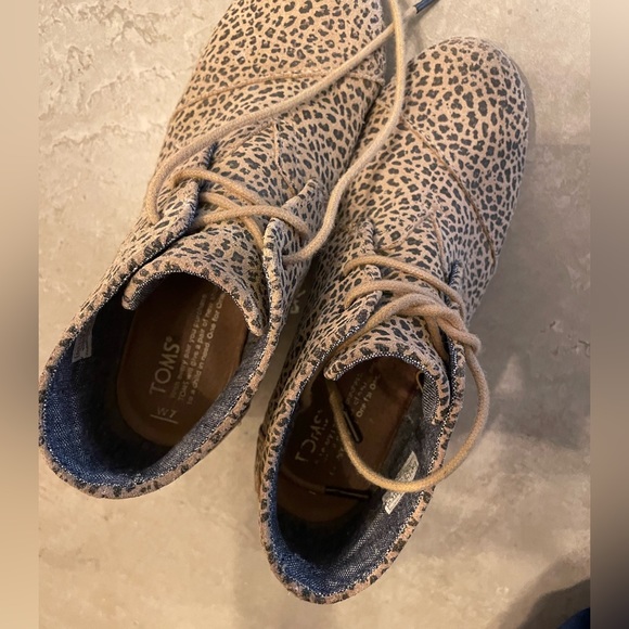 Toms cheetah booties size 7 - Picture 4 of 6
